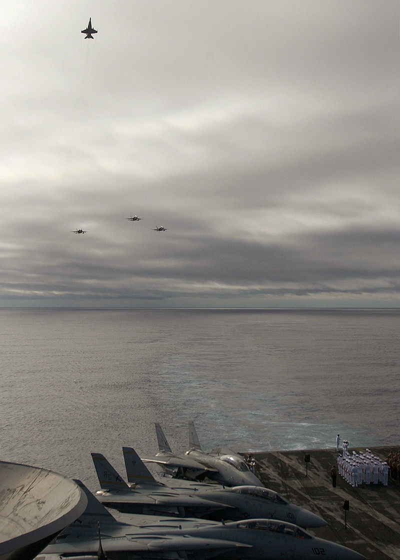800px-Missing_Man_Flyover_formation